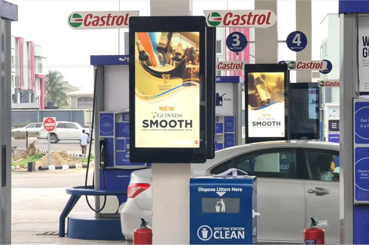 High Brightness Wall-mounted Digital Signage for Gas Station